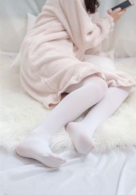 女人跪地抱鸡打一成语_1080P迅雷电影在线
